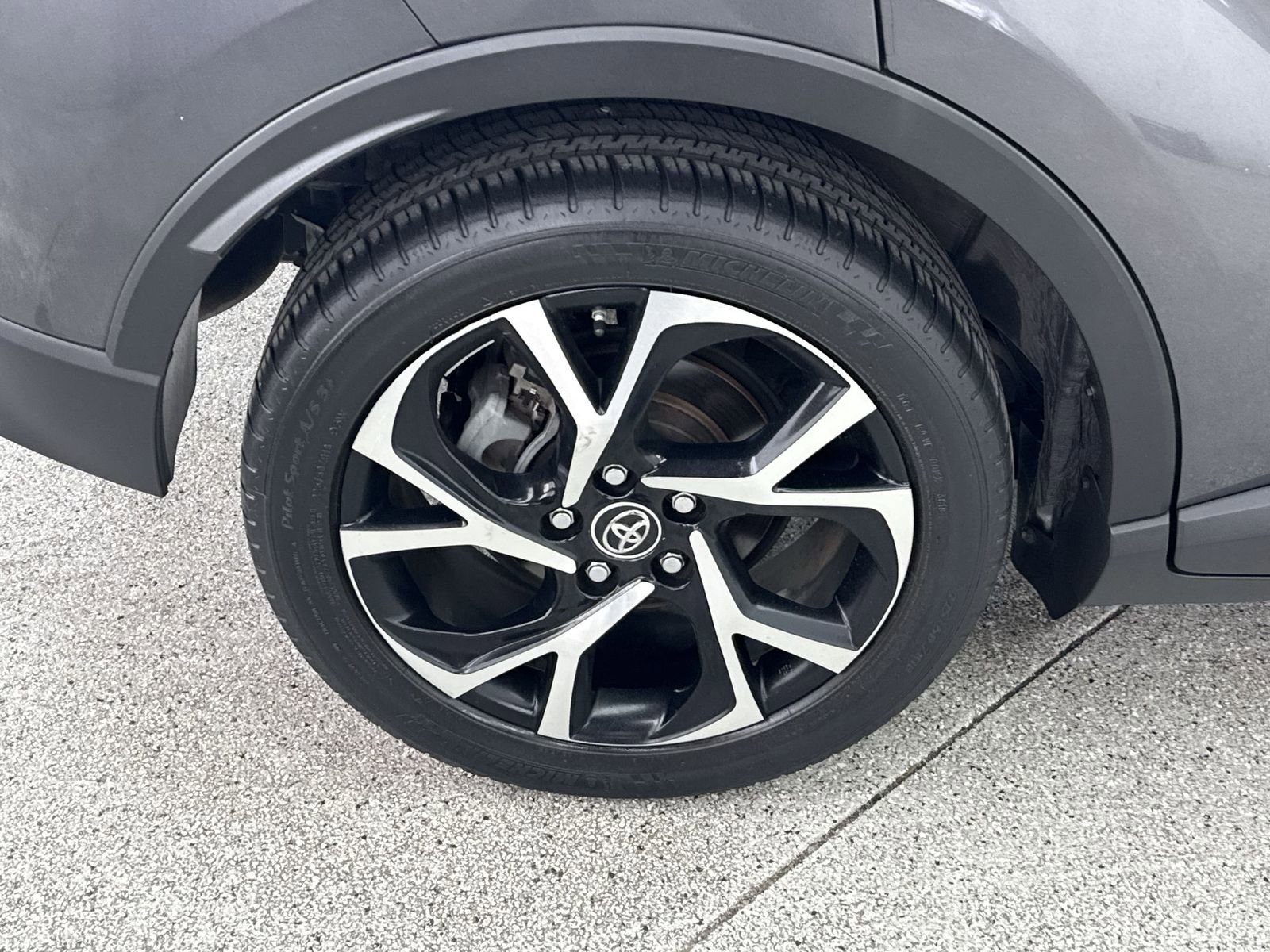 Used 2018 Toyota C-HR XLE image 38