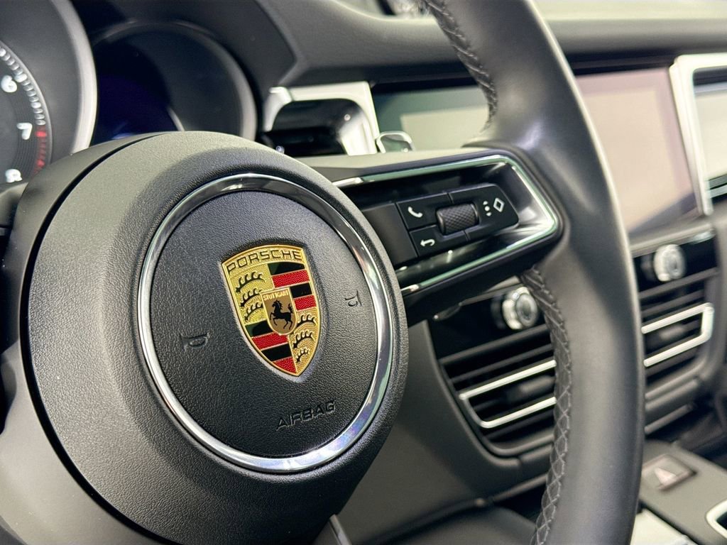 Used 2024 Porsche Macan AWD/4WD image 20