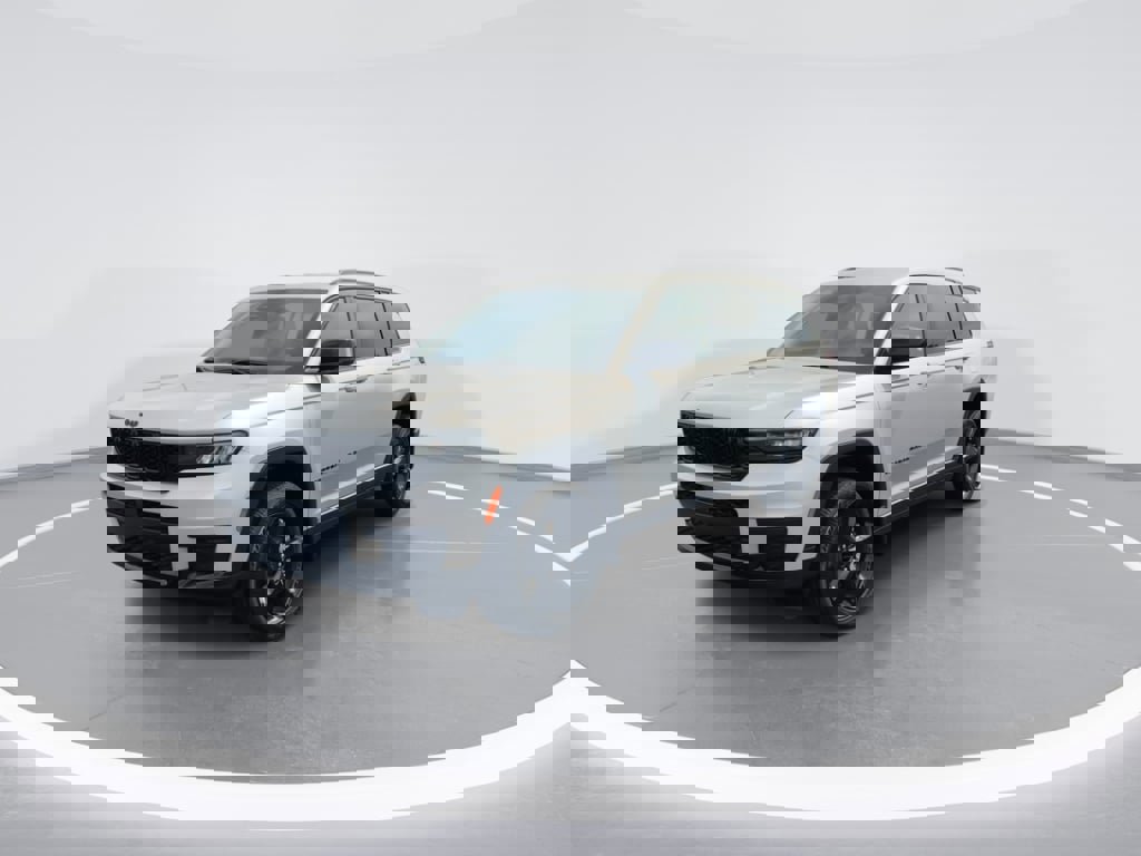 New 2025 Jeep Grand Cherokee L Laredo image 4