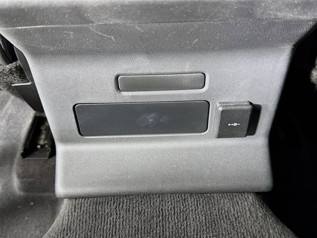 Certified 2023 Land Rover Range Rover Velar R-Dynamic S image 28