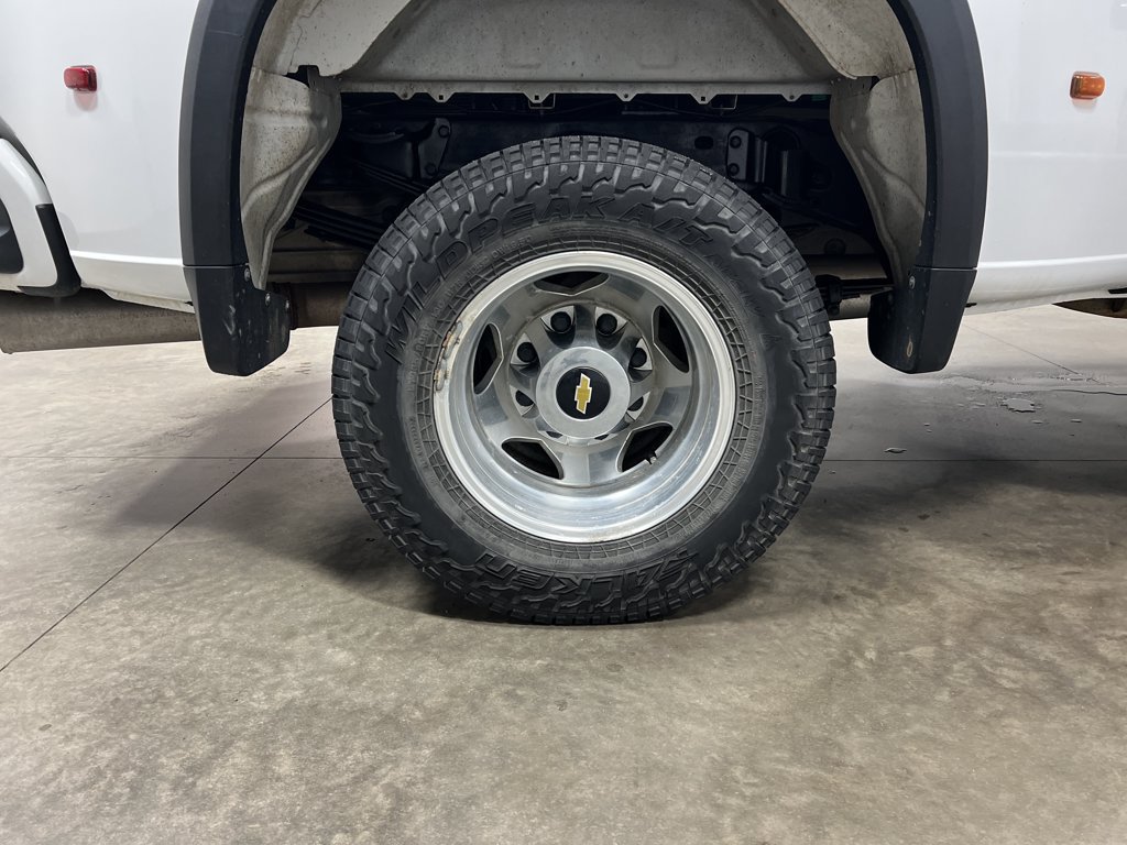Used 2020 Chevrolet Silverado 3500 High Country w/ Technology Package AWD/4WD image 11