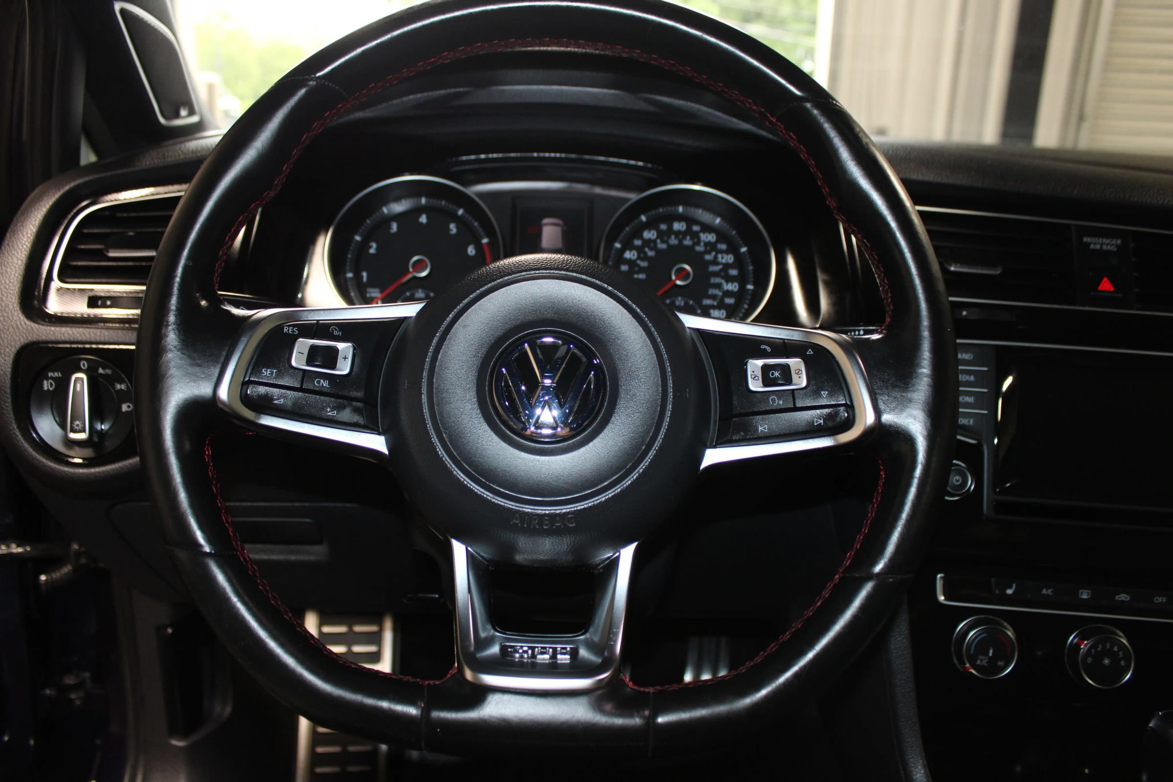 Used 2015 Volkswagen GTI SE FWD image 12
