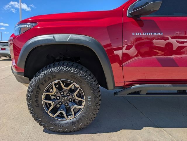 Used 2024 Chevrolet Colorado ZR2 w/ Technology Package image 13