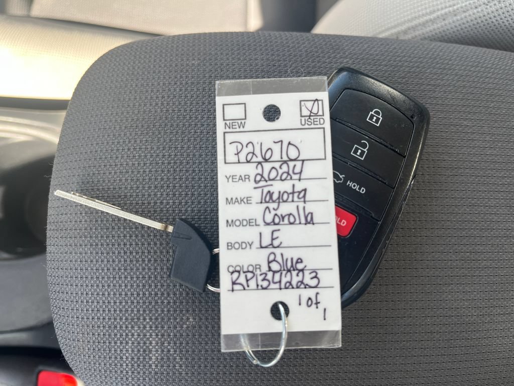 Used 2024 Toyota Corolla LE w/ LE Convenience Package FWD image 23