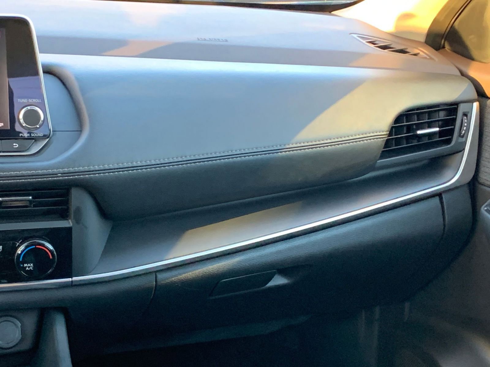 Used 2023 Nissan Rogue S image 34