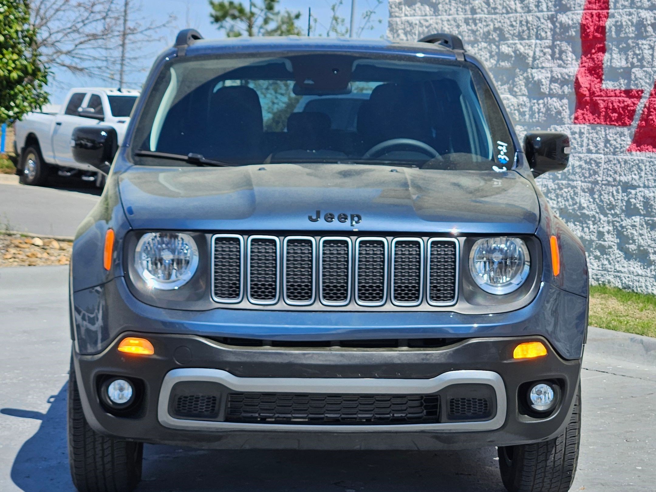 Used 2023 Jeep Renegade Latitude image 2