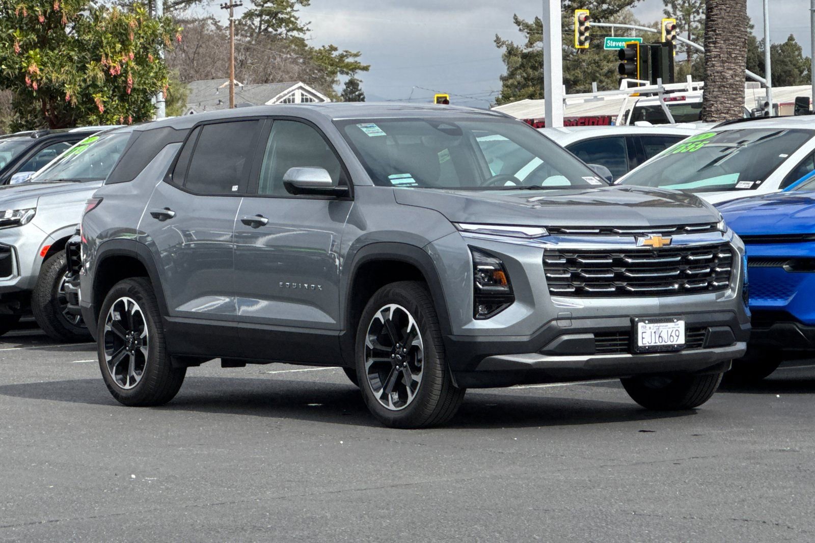 Used 2026 Chevrolet Equinox LT w/ Safety and Technology Package image 2
