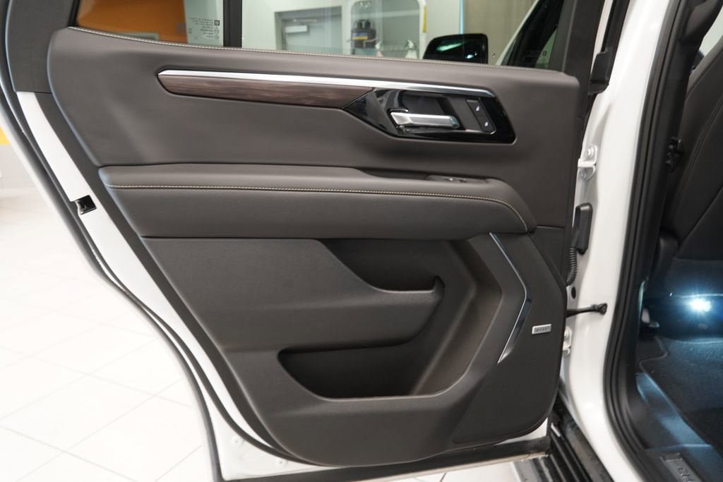 New 2025 Chevrolet Tahoe Premier w/ Sun And Tow Package AWD/4WD image 30