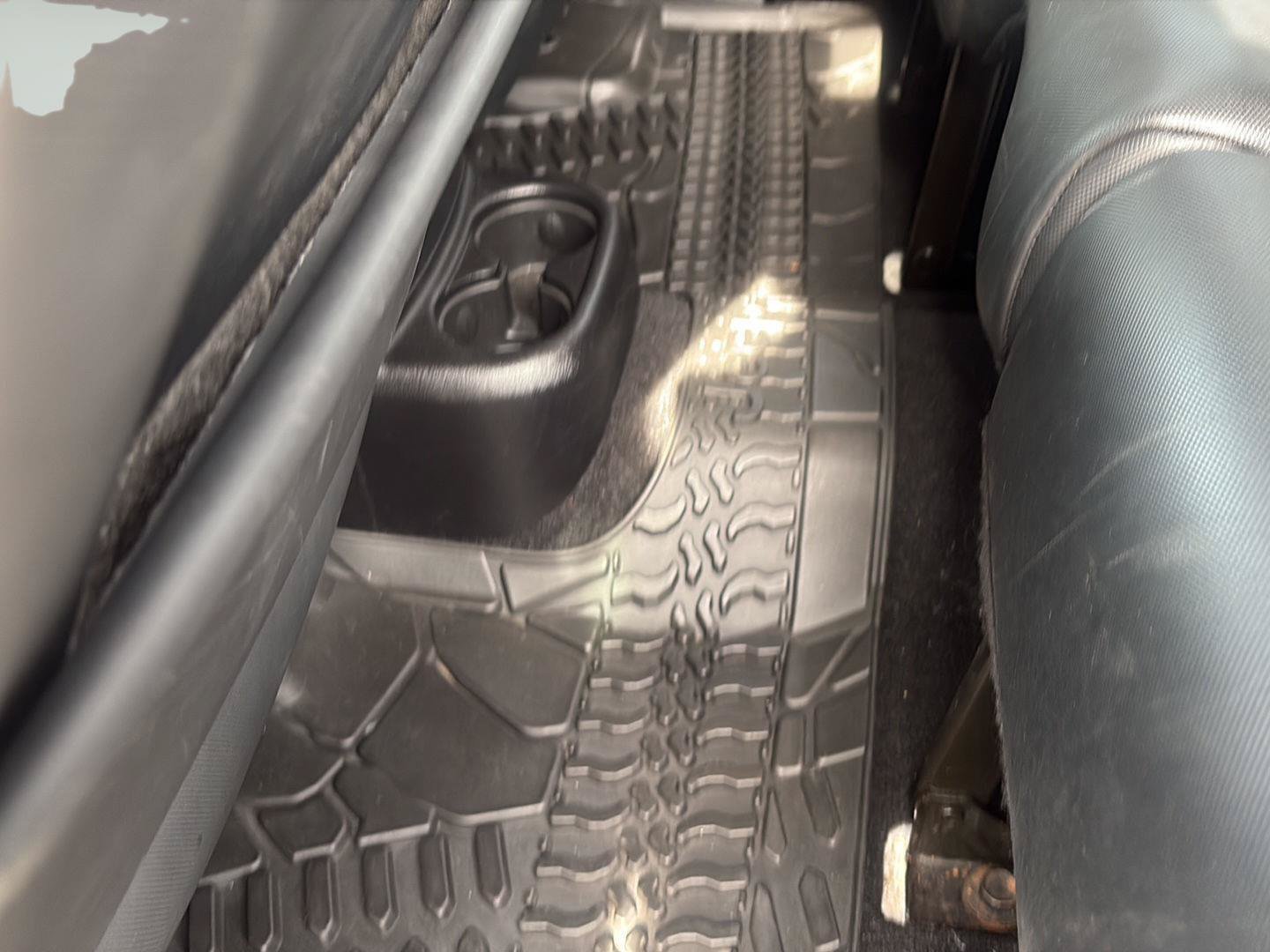 Used 2012 Jeep Wrangler Unlimited Sahara AWD/4WD image 22