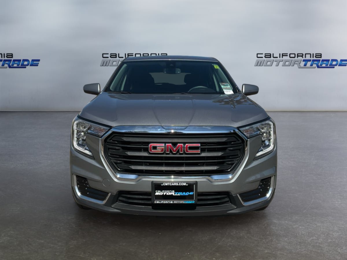 Used 2023 GMC Terrain SLE FWD image 2