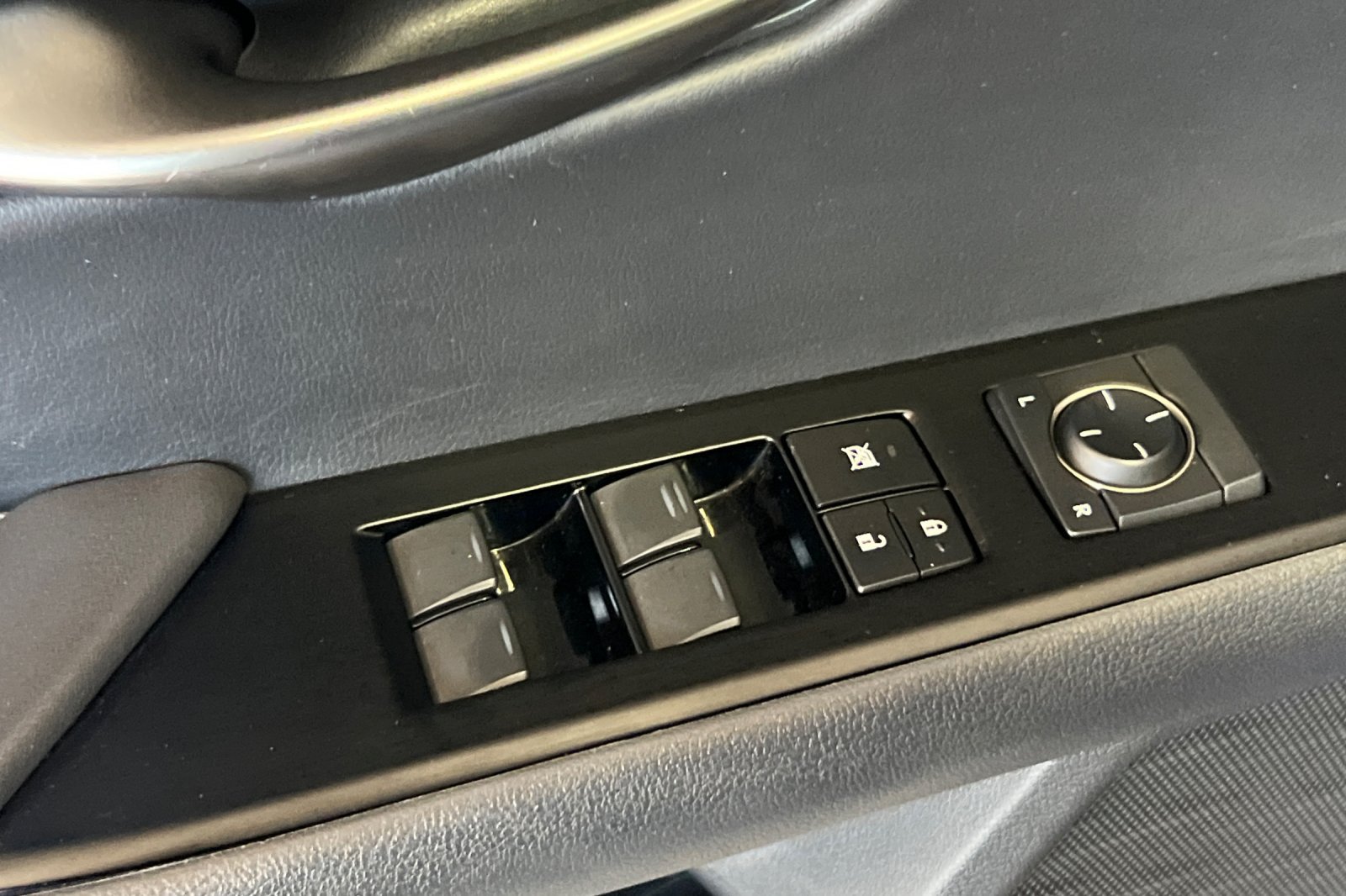 Used 2019 Lexus UX 250h F Sport w/ F Sport Premium Package AWD/4WD image 14