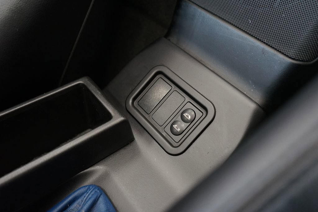 Used 2001 BMW Z3 3.0i RWD image 35