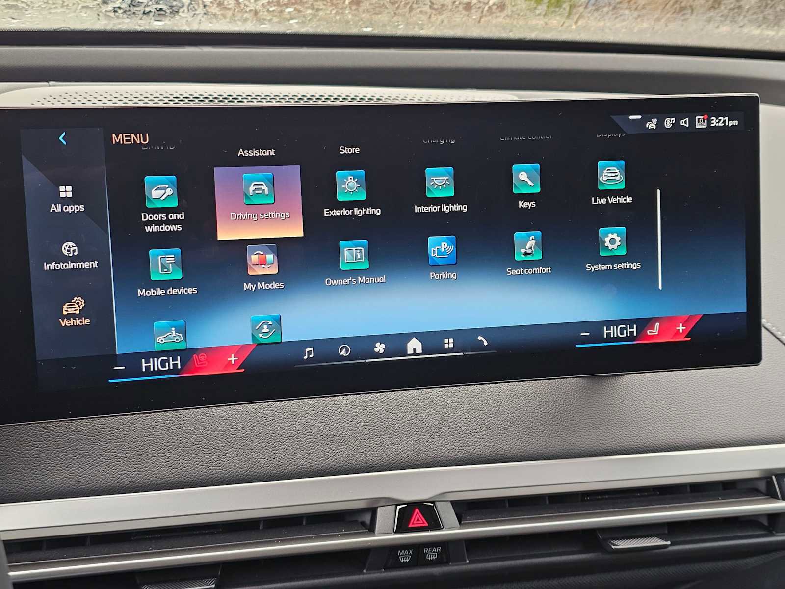 Used 2025 BMW iX xDrive50 w/ Sport Package image 27