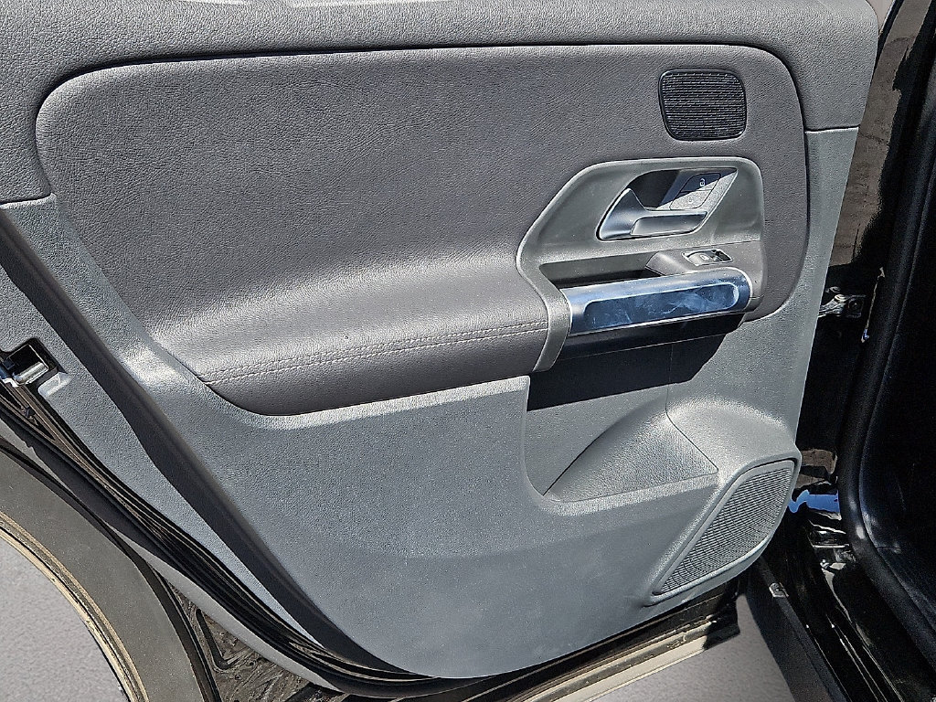Used 2025 Mercedes-Benz GLB 250 image 14