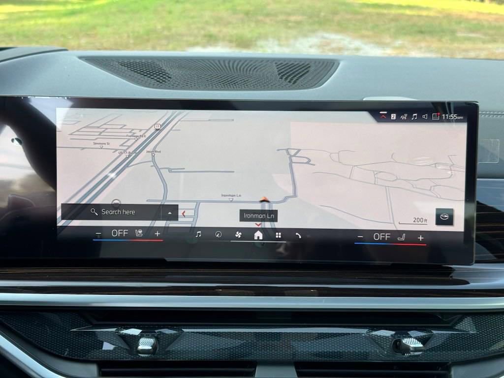 Used 2025 BMW X5 xDrive50e w/ M Sport Package image 4