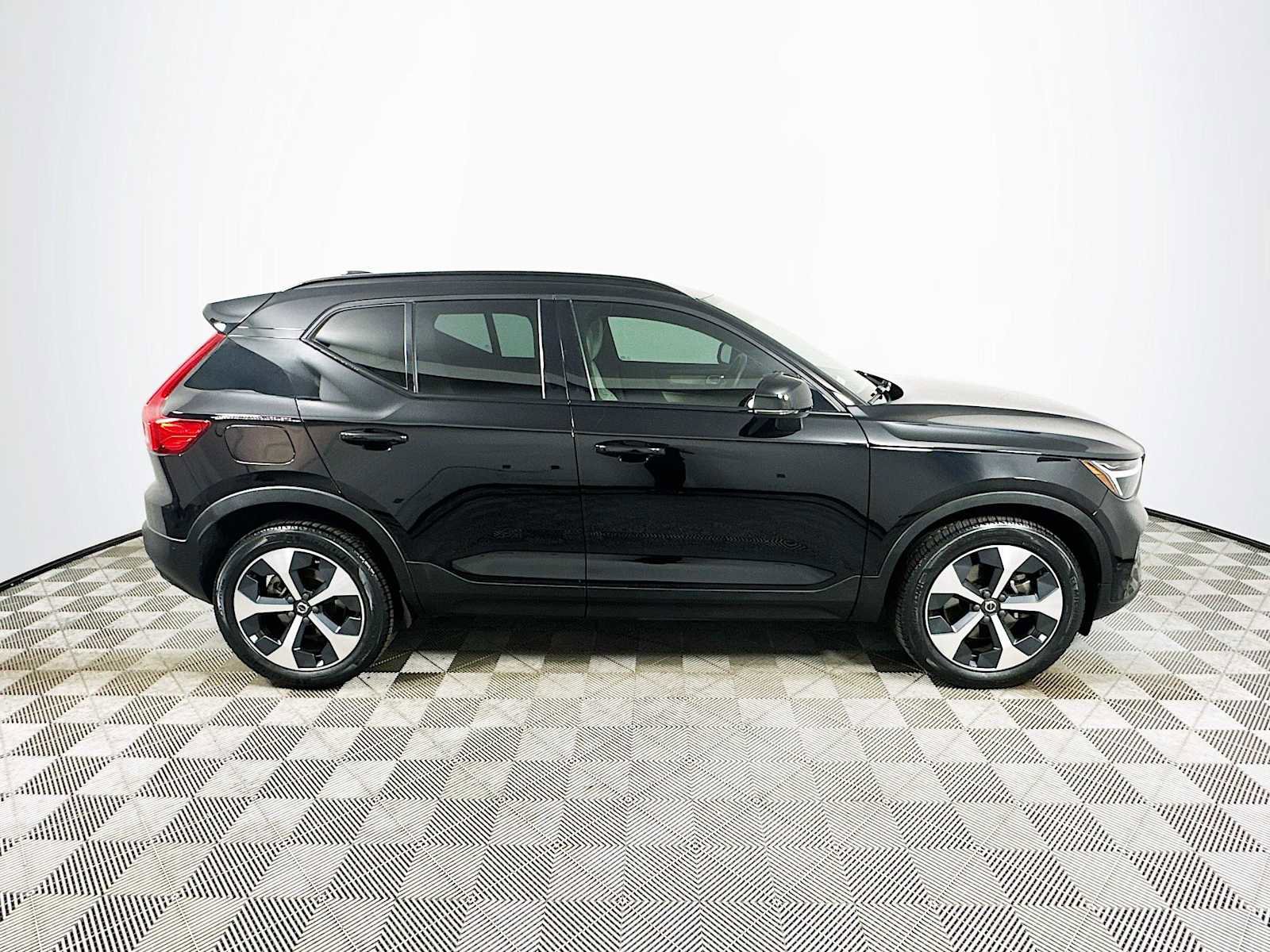 Used 2023 Volvo XC40 B5 Plus w/ Driver Assist Package image 8