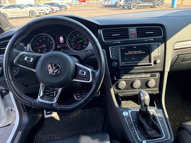 Used 2017 Volkswagen GTI SE FWD image 10