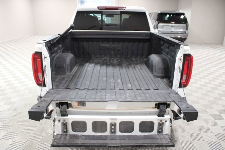 Used 2022 GMC Sierra 1500 SLT w/ SLT Premium Plus Package AWD/4WD image 15