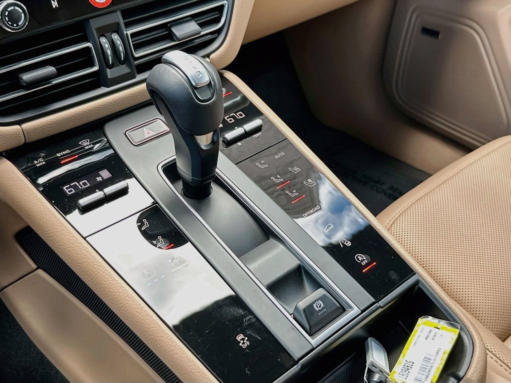 Certified 2026 Porsche Macan AWD/4WD image 19