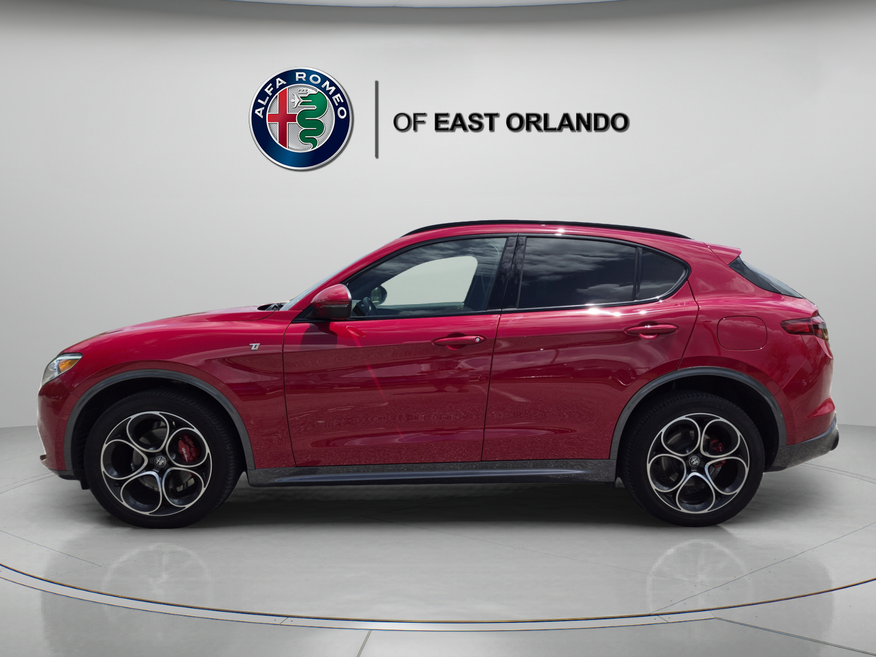 Used 2023 Alfa Romeo Stelvio Ti w/ Active Assist Plus Package AWD/4WD image 4
