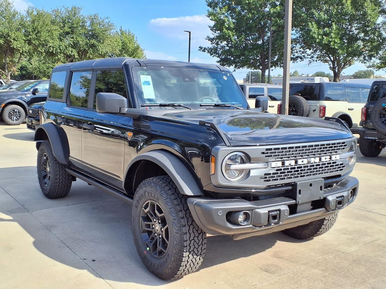 New 2026 Ford Bronco Badlands AWD/4WD image 3