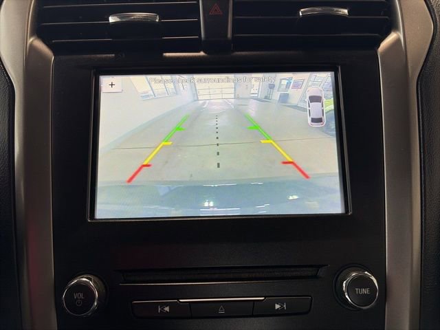 Used 2017 Ford Fusion SE w/ Fusion SE Technology Package image 21