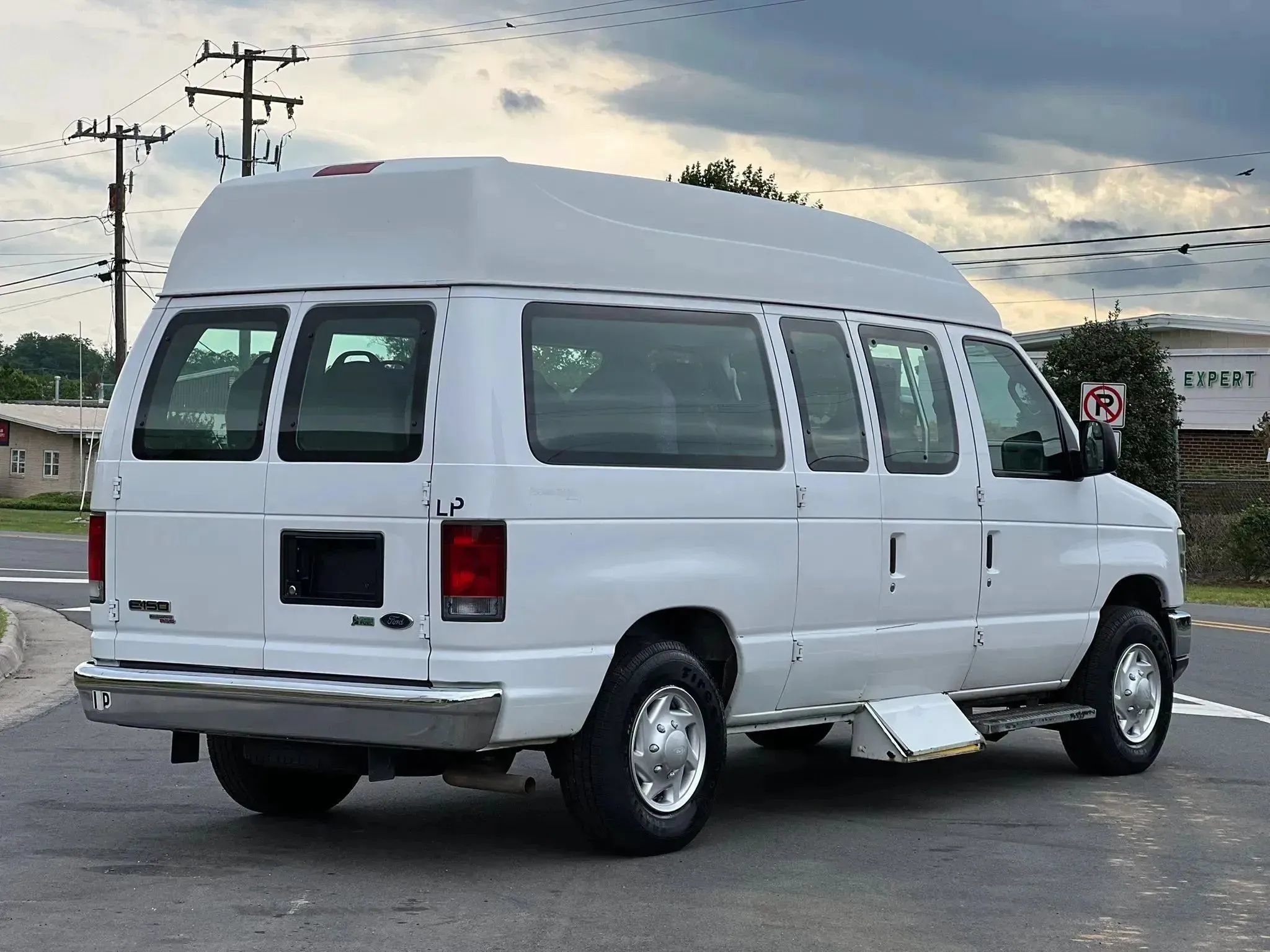 Used 2011 Ford E-150 and Econoline 150 w/ PWR Group RWD image 5