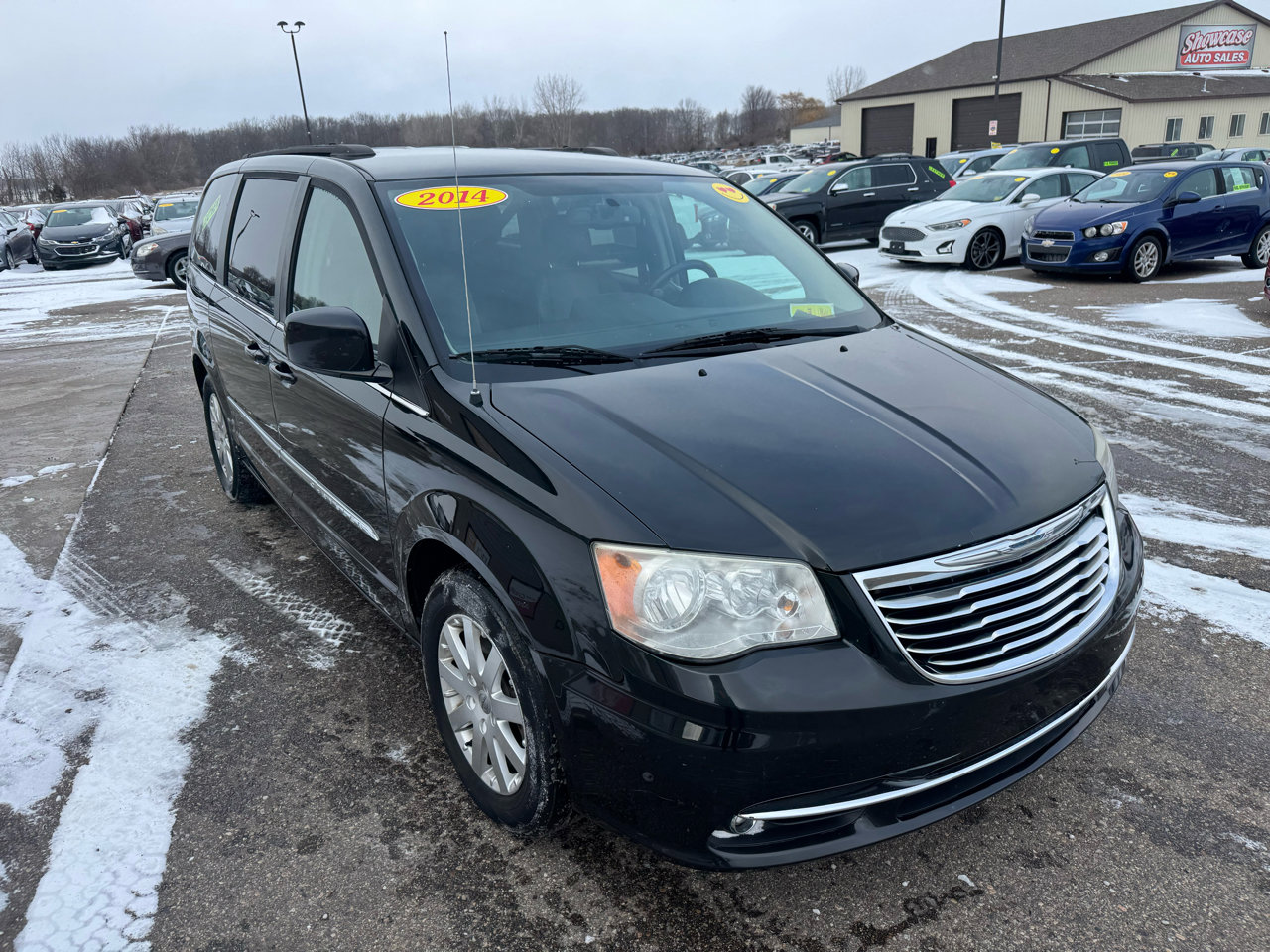 Used 2014 Chrysler Town & Country Touring image 3
