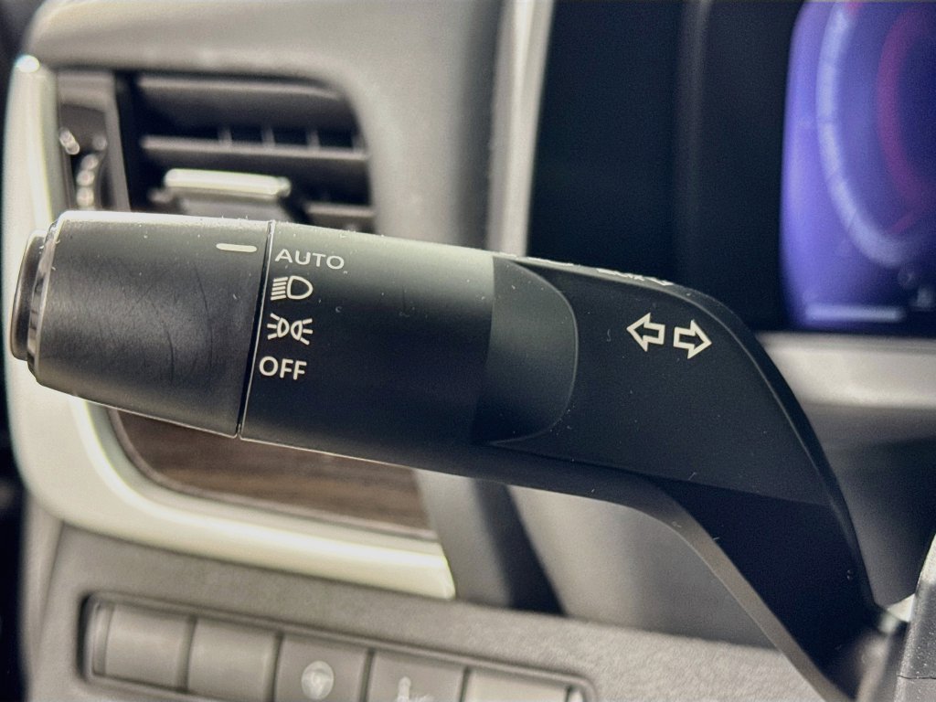 Used 2024 Nissan Rogue Platinum w/ Platinum Premium Package FWD image 12