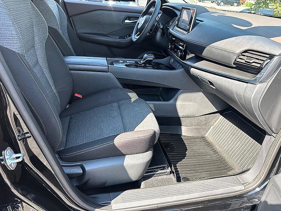Used 2021 Nissan Rogue SV FWD image 23
