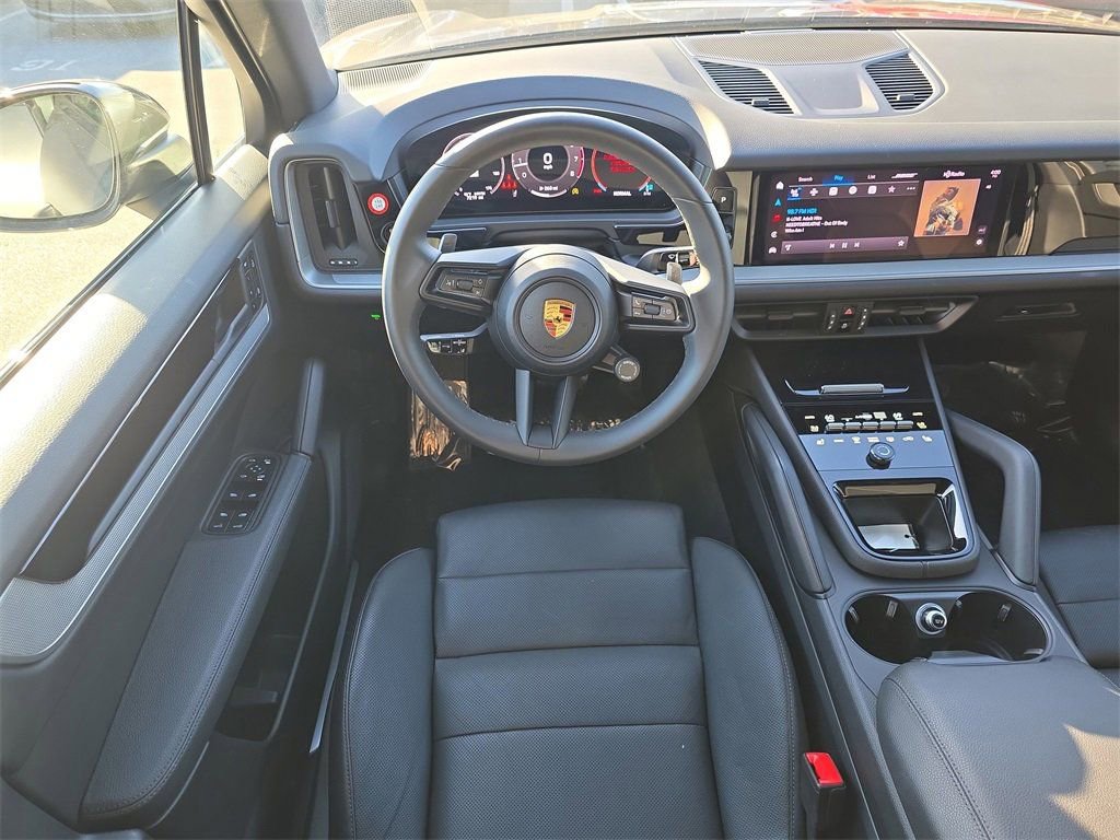 Certified 2025 Porsche Cayenne AWD/4WD image 21