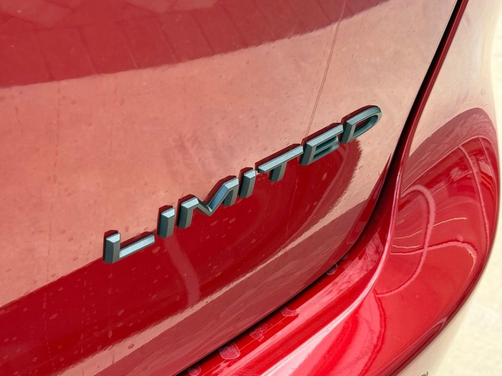 Certified 2025 Chrysler Pacifica Limited image 39