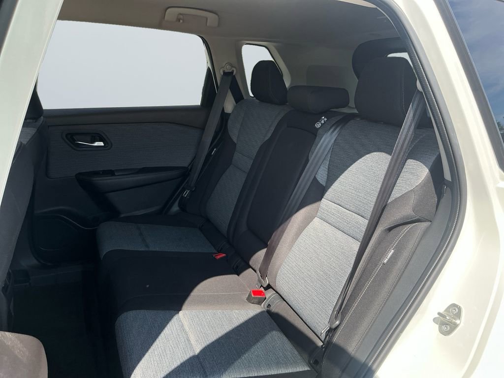 Used 2023 Nissan Rogue SV image 13