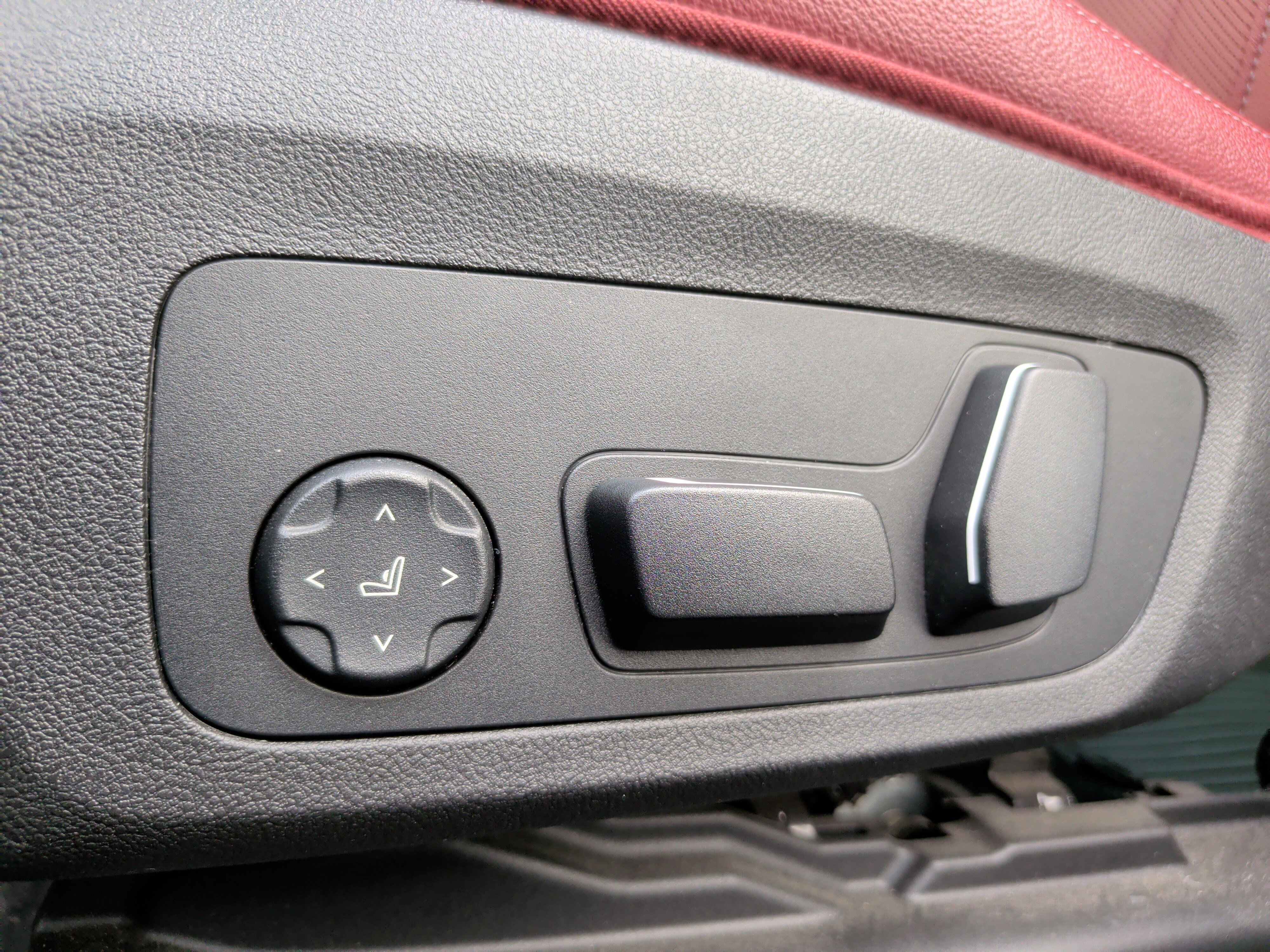 Certified 2024 BMW 330i Sedan w/ M Sport Package image 25