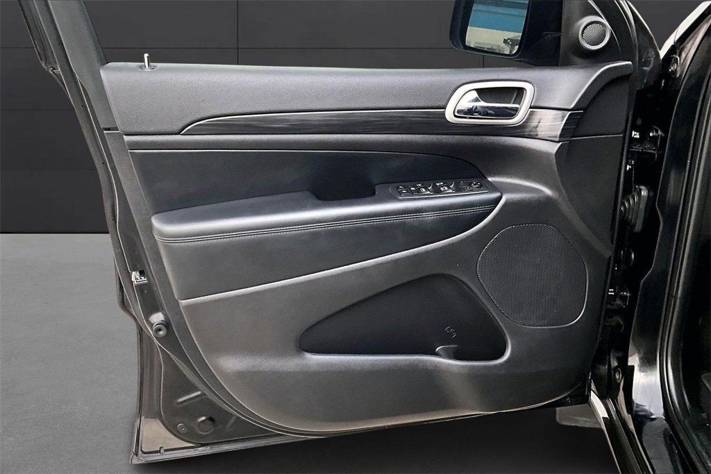 Used 2020 Jeep Grand Cherokee Altitude image 16