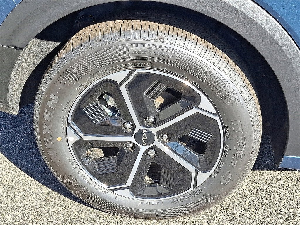 New 2025 Kia Niro EX image 5