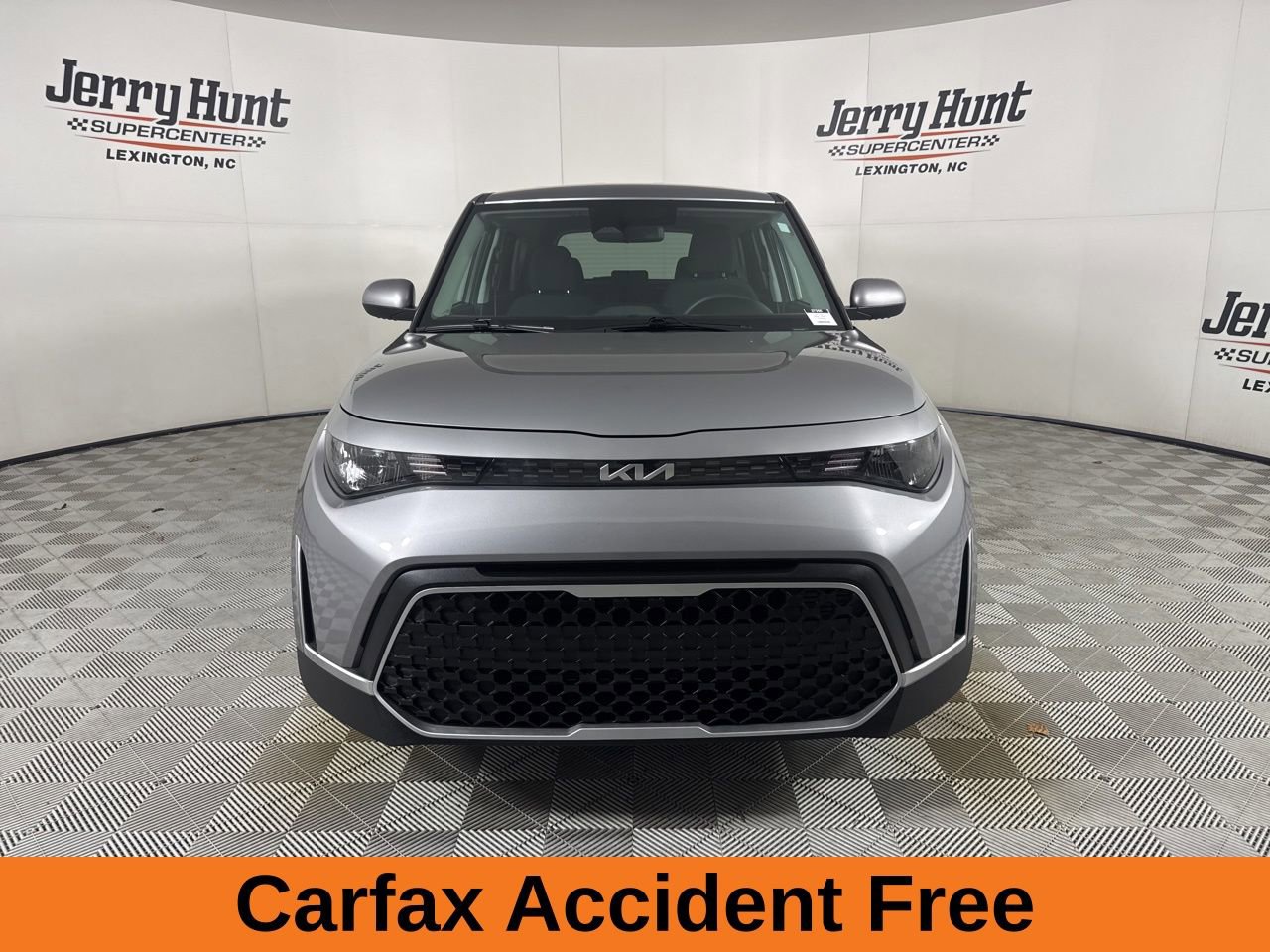 Used 2025 Kia Soul LX FWD image 3