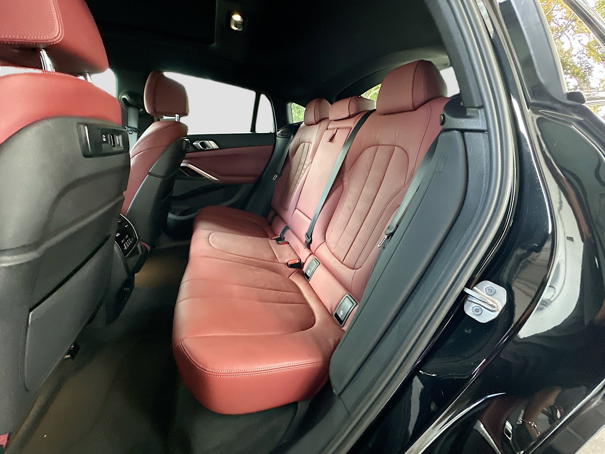 Used 2022 BMW X6 M50i w/ Premium Package image 26