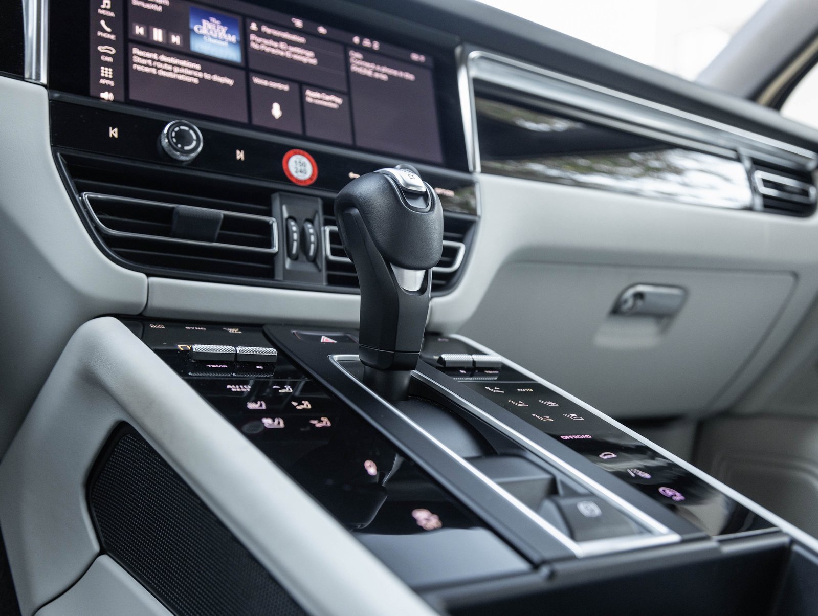 Used 2024 Porsche Macan Turbo image 26