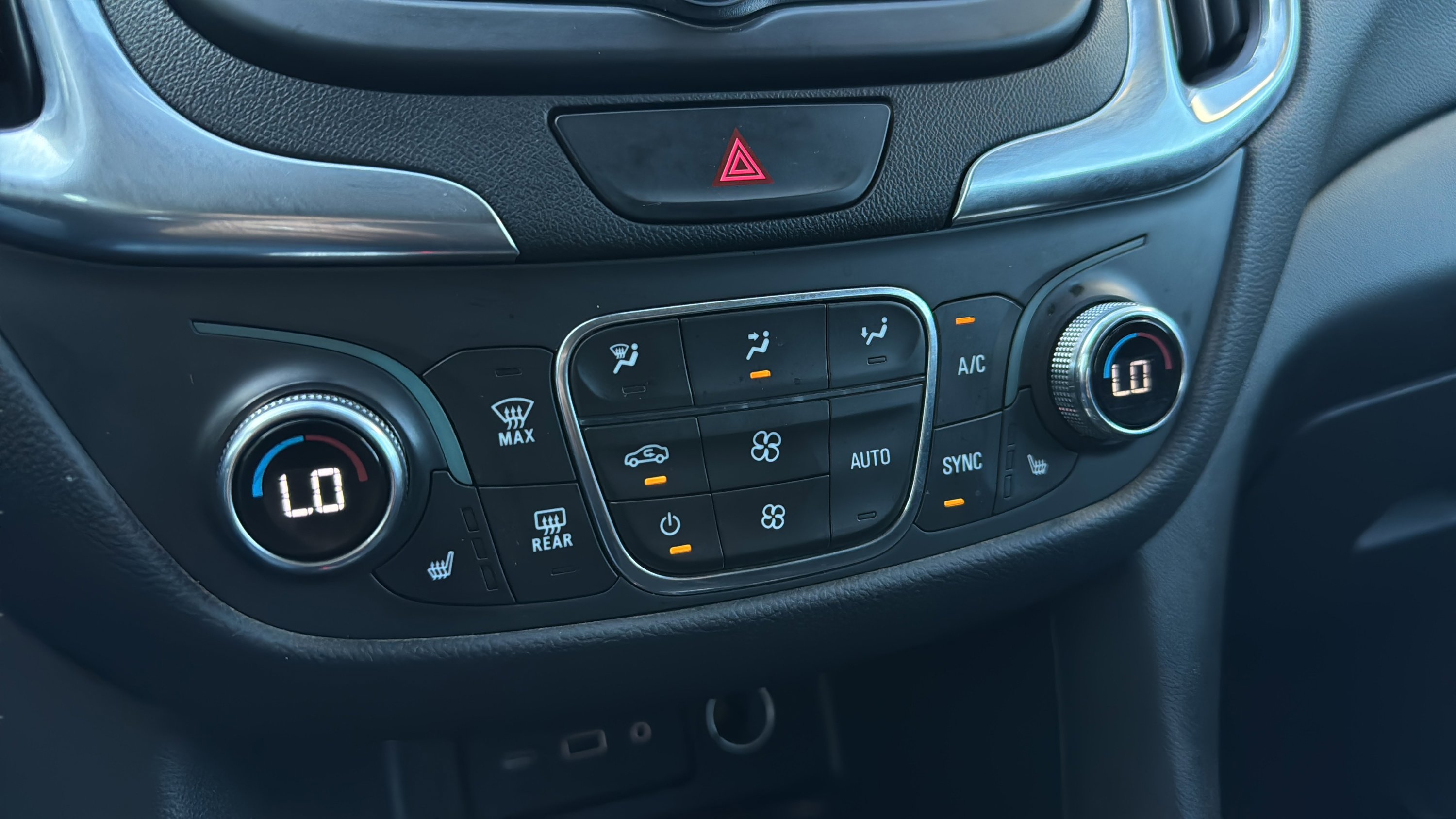 Used 2021 Chevrolet Equinox LT image 18