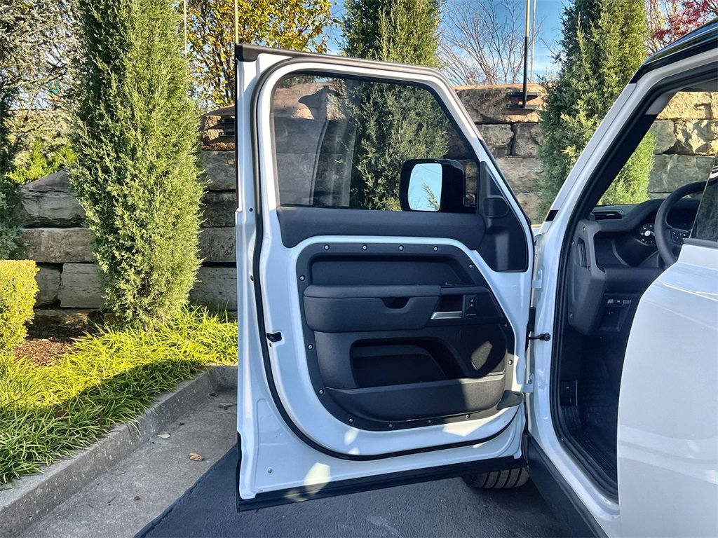 Used 2026 Land Rover Defender 130 S image 17