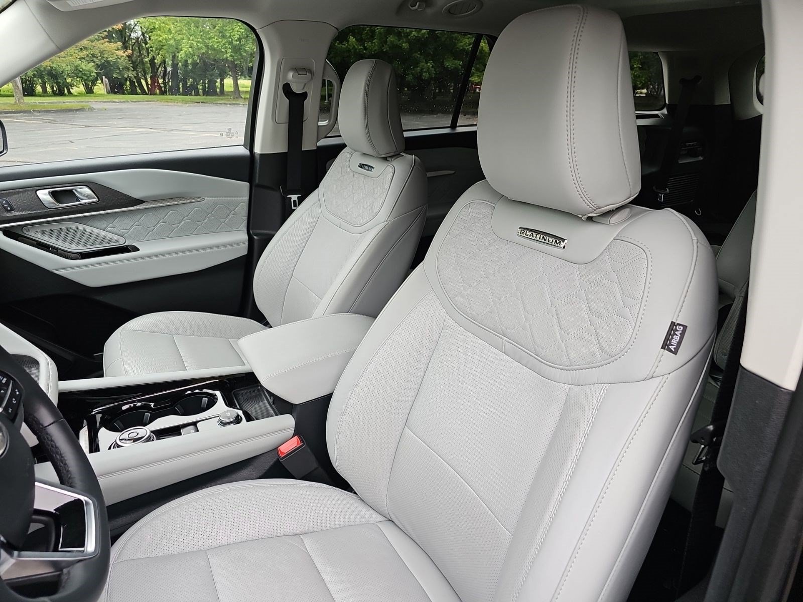 Used 2025 Ford Explorer Platinum w/ LUX Leather Package AWD/4WD image 21