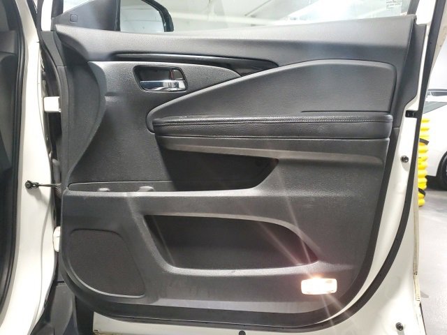 Used 2016 Honda Pilot Elite image 26