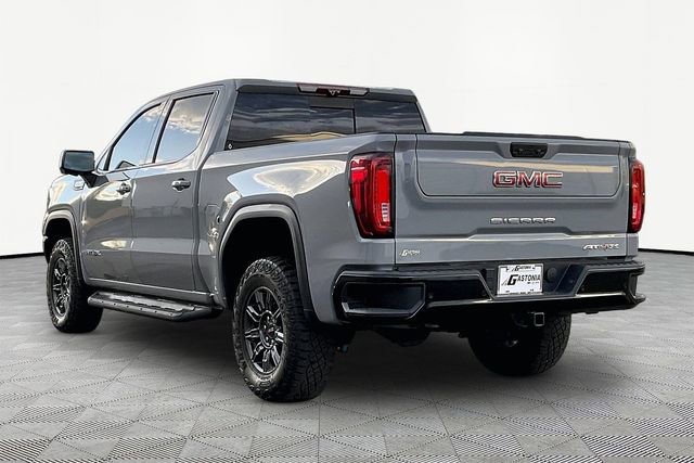 Used 2023 Chevrolet Suburban Premier image 4