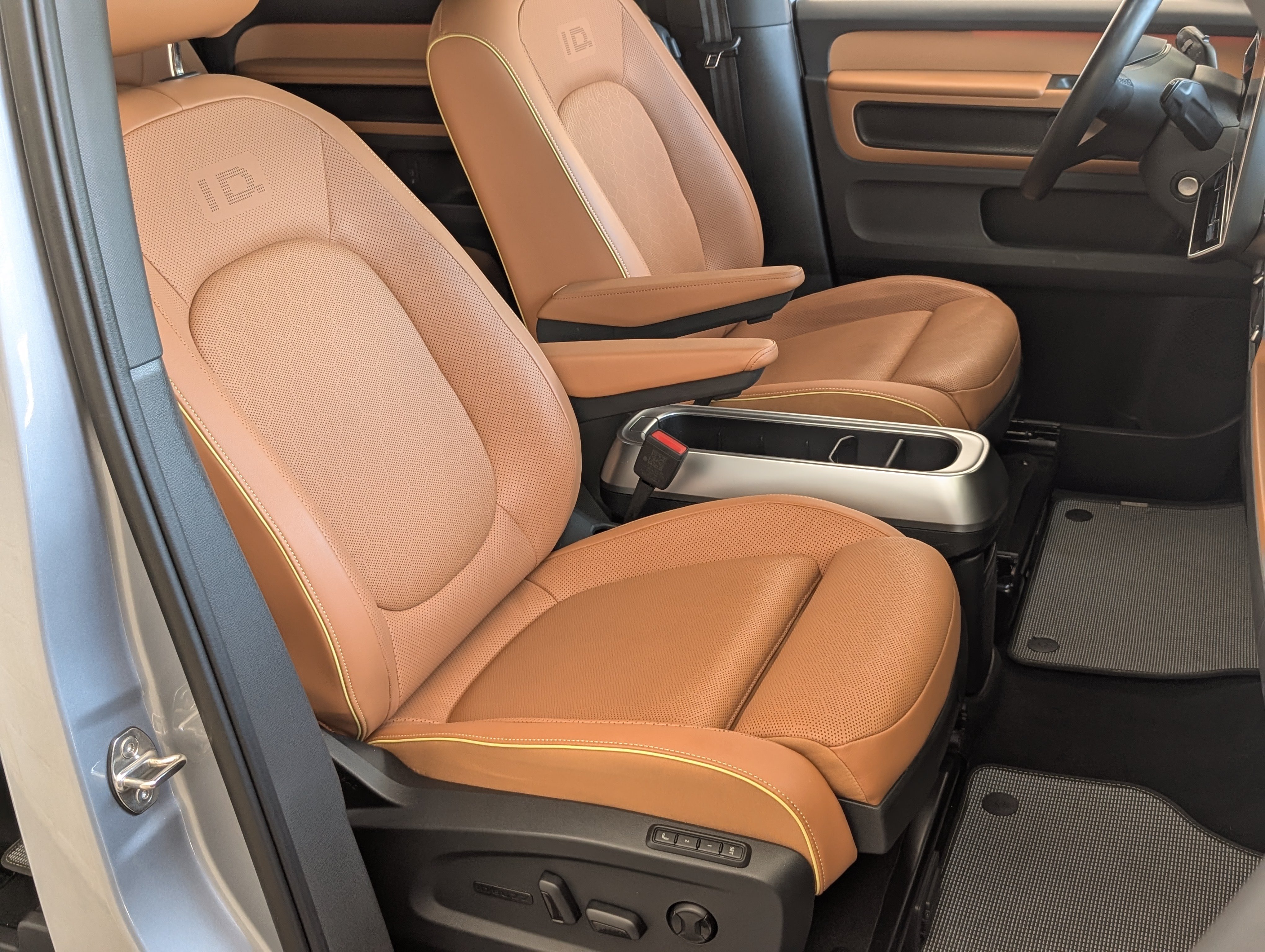 Used 2025 Volkswagen ID. Buzz Pro S Plus RWD image 25