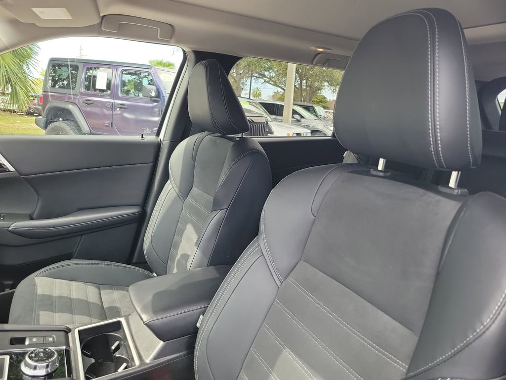 Used 2023 Mitsubishi Outlander SE image 22