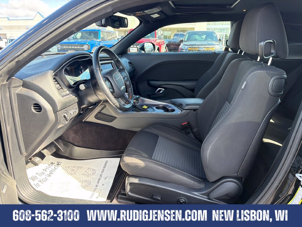 Used 2017 Dodge Challenger R/T w/ Driver Convenience Group RWD image 9
