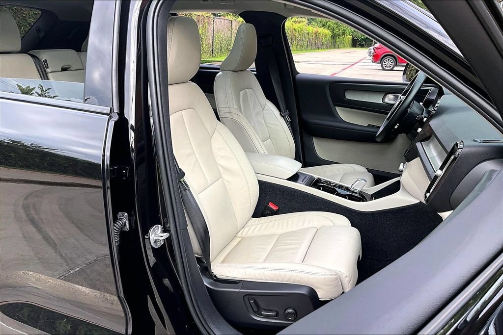 Certified 2023 Volvo XC40 B5 Plus w/ Driver Assist Package AWD/4WD image 10
