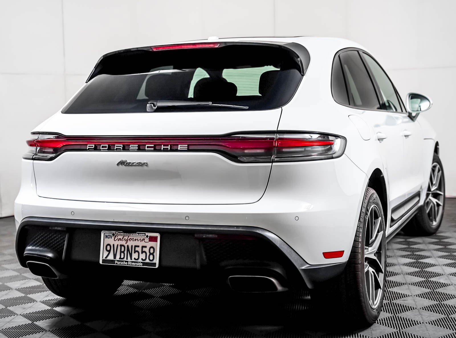 Certified 2026 Porsche Macan AWD/4WD image 10