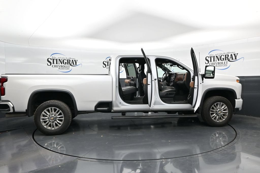 Used 2023 Chevrolet Silverado 3500 High Country AWD/4WD image 36